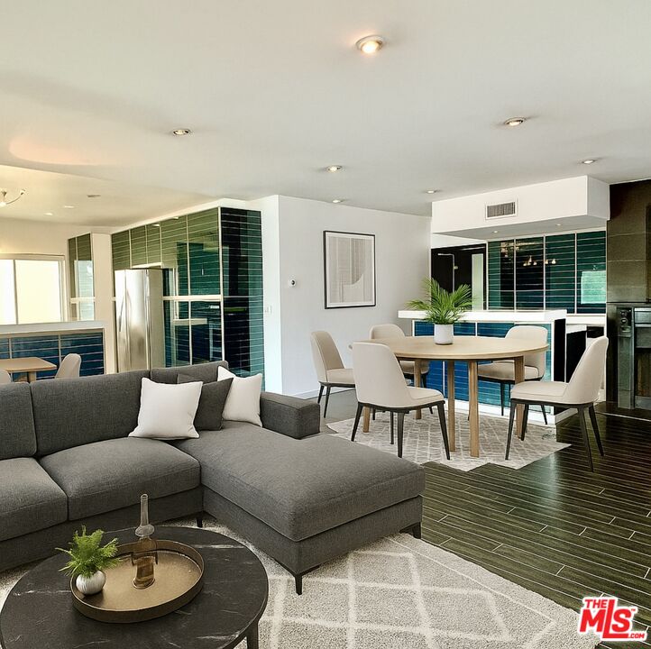 825 S Le Doux Rd Unit: 303