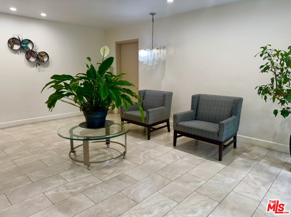 825 S Le Doux Rd Unit: 303