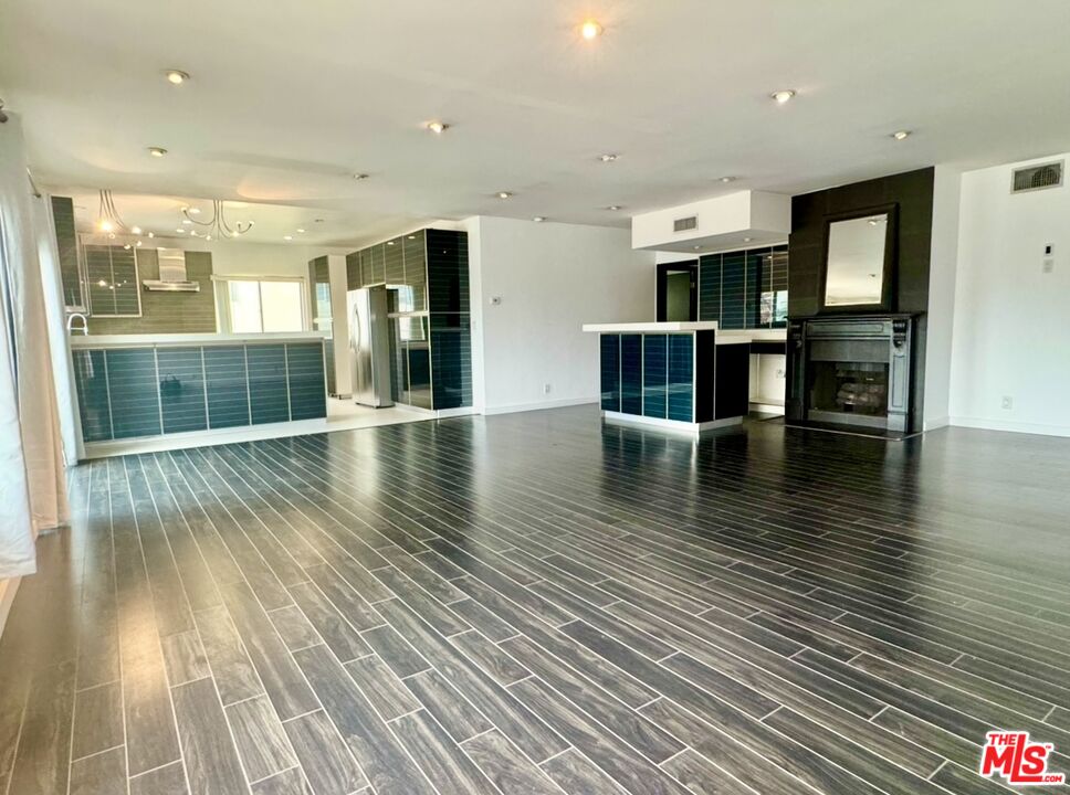 825 S Le Doux Rd Unit: 303