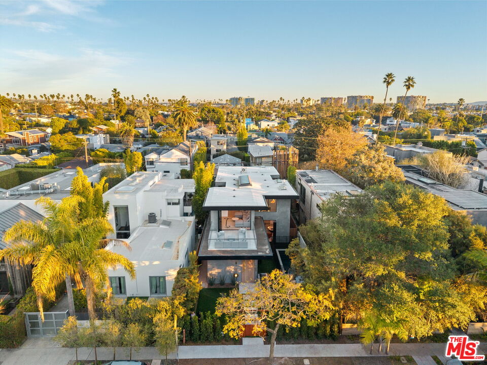 738 Palms Blvd