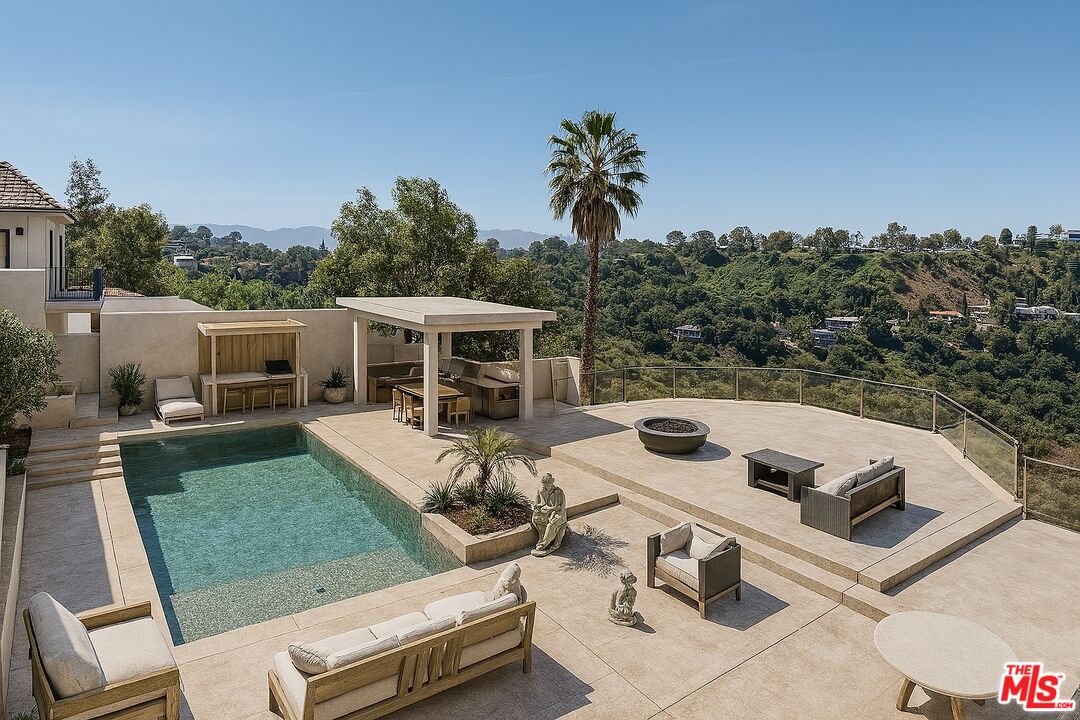 2716 Casiano Rd