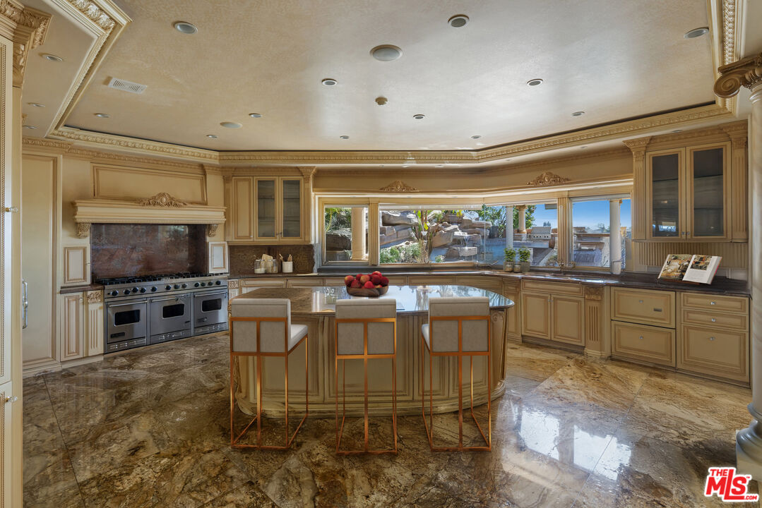 2716 Casiano Rd
