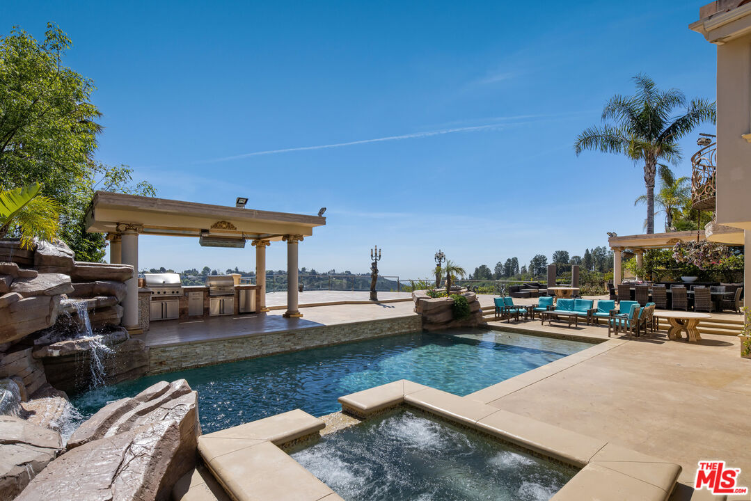 2716 Casiano Rd