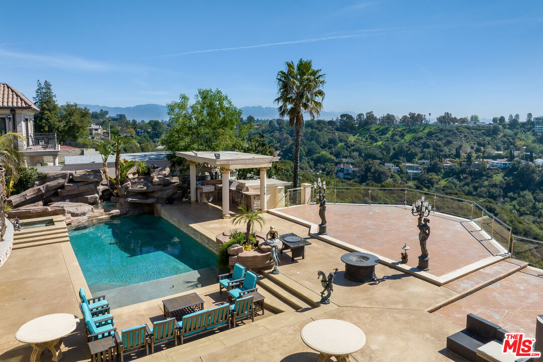 2716 Casiano Rd