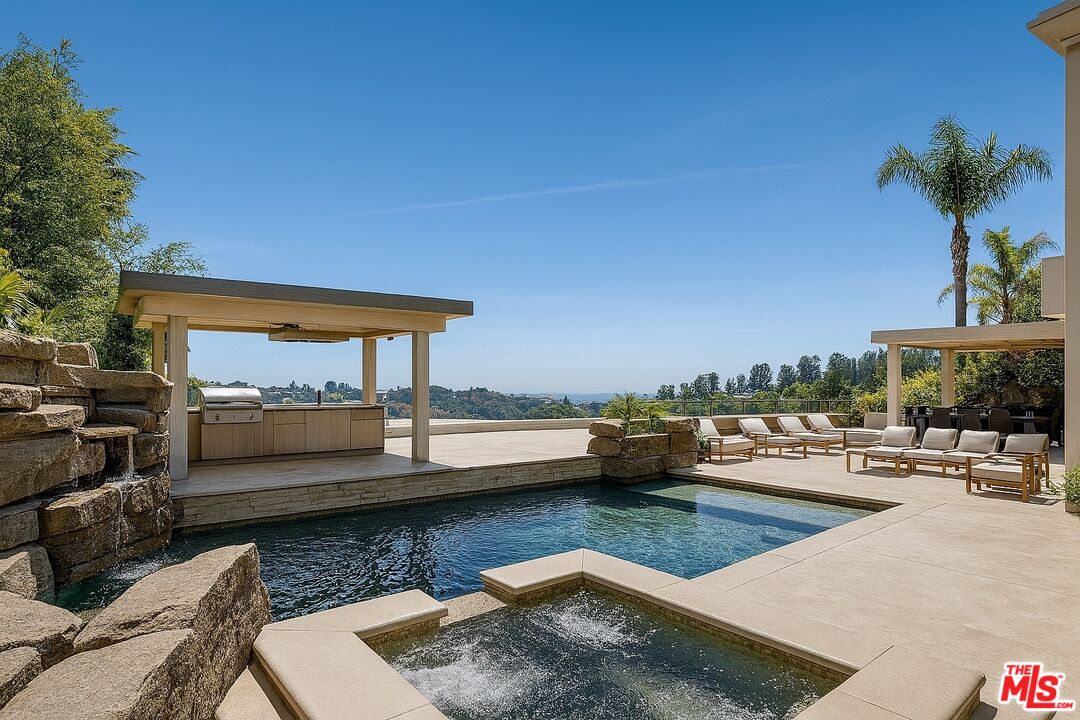 2716 Casiano Rd