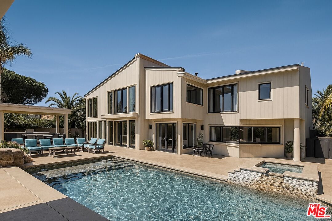 2716 Casiano Rd