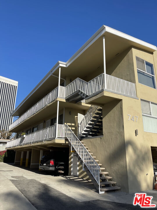 747 S Curson Ave Unit: 4
