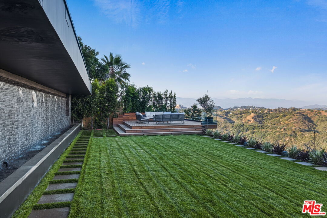 2304 Donella Cir
