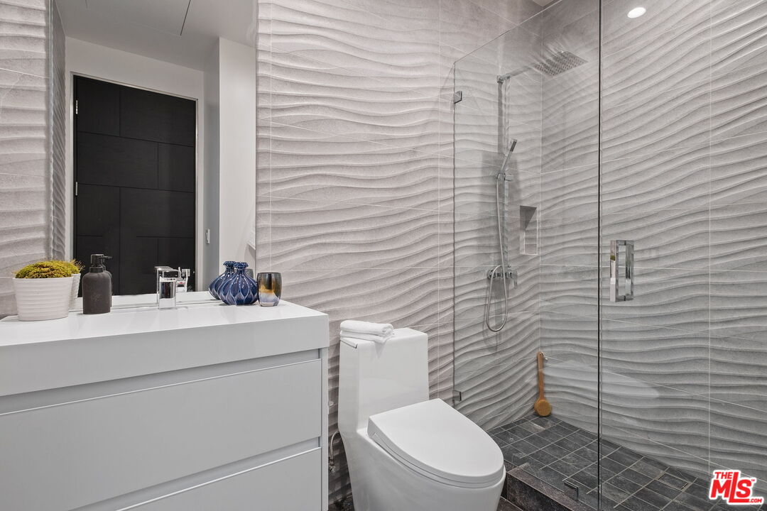 2304 Donella Cir