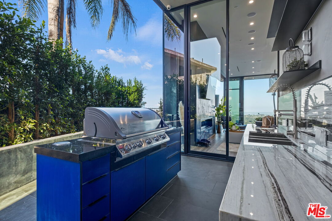 2304 Donella Cir