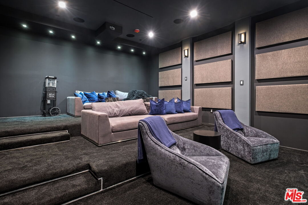 2304 Donella Cir