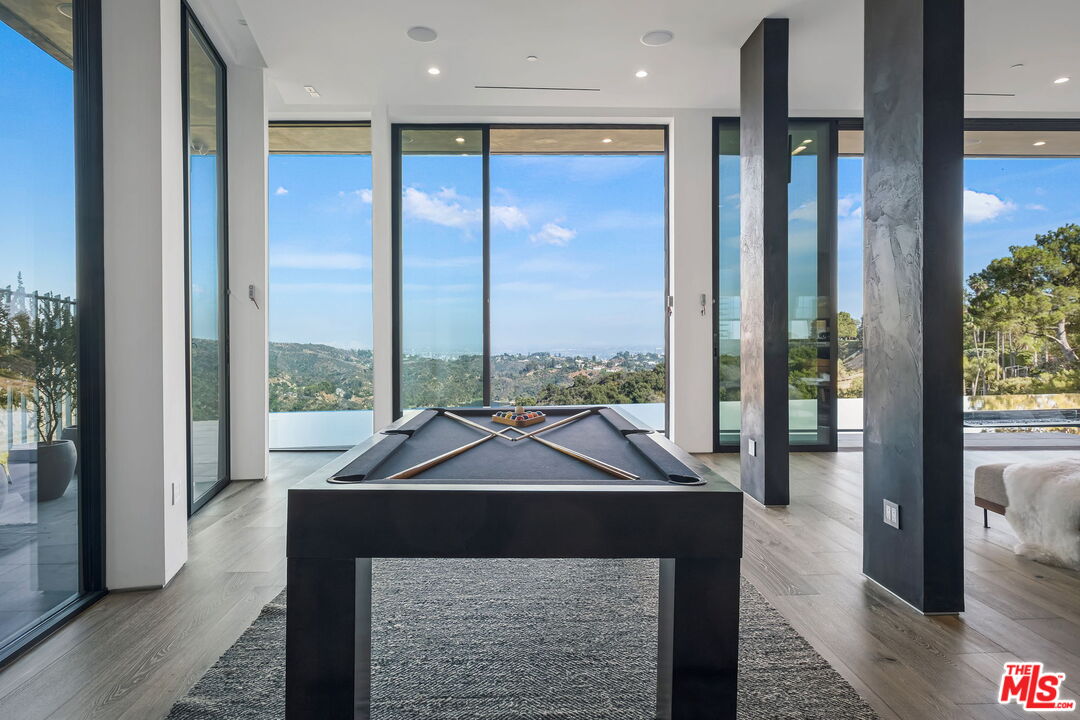 2304 Donella Cir