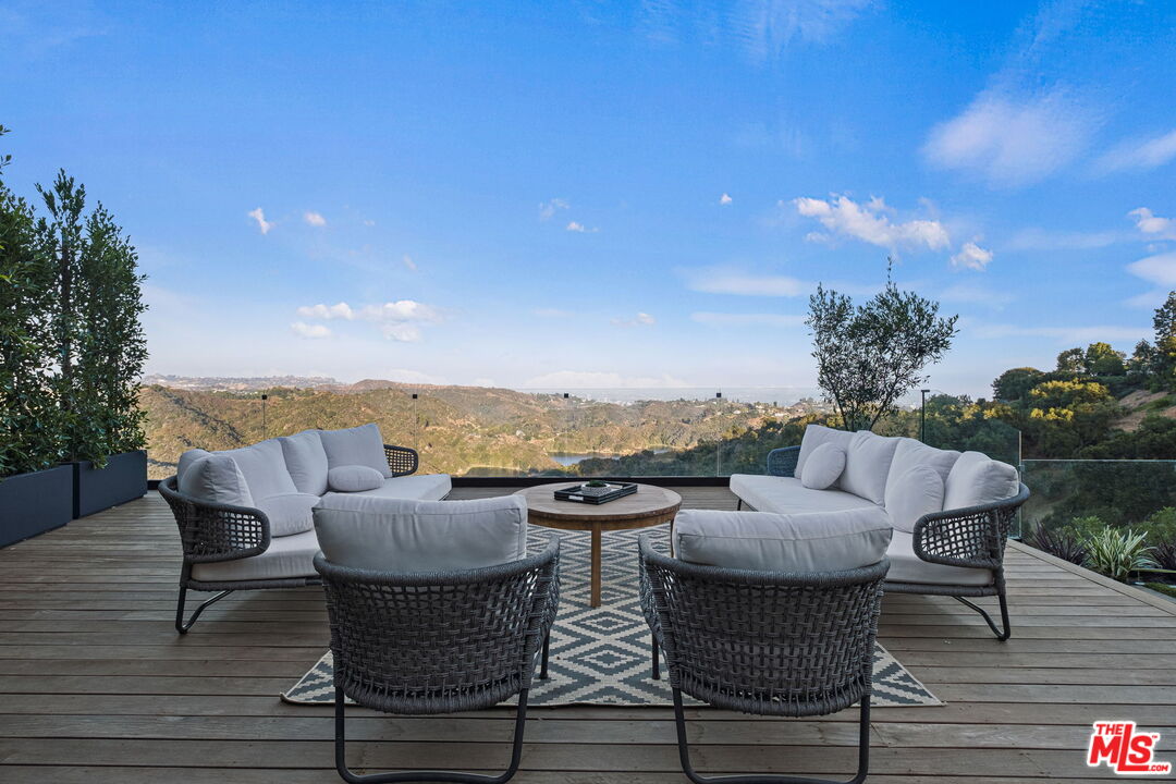 2304 Donella Cir