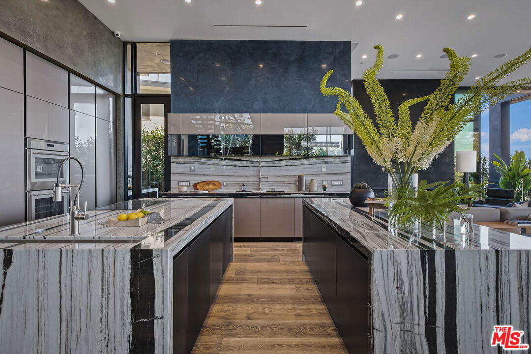2304 Donella Cir