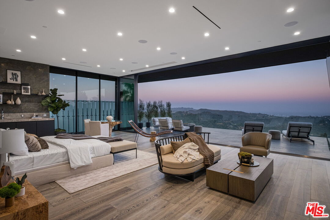 2304 Donella Cir
