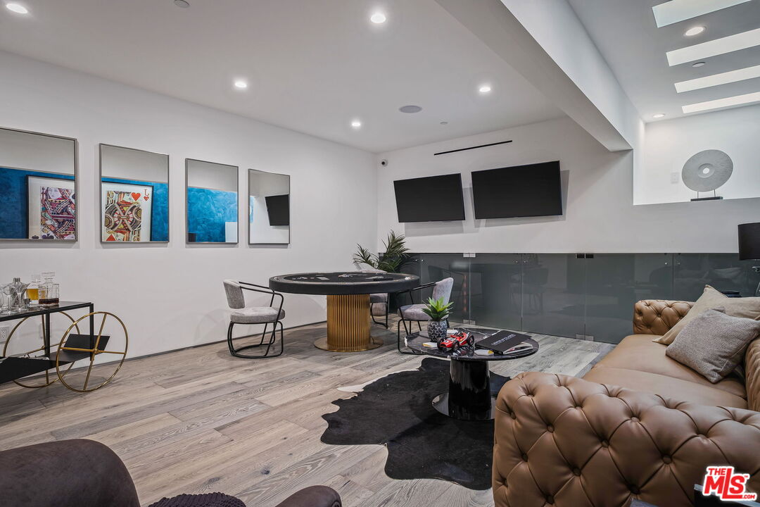 2304 Donella Cir