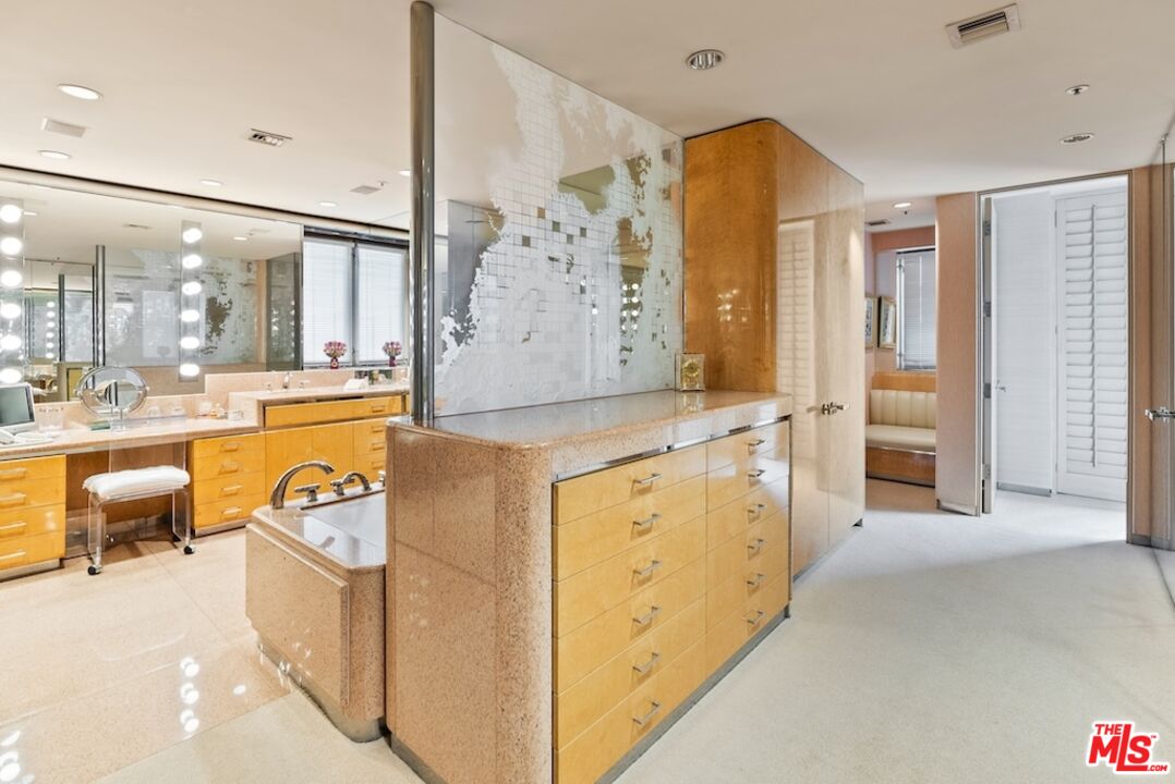 10375 Wilshire Blvd Unit: 11G & 11J