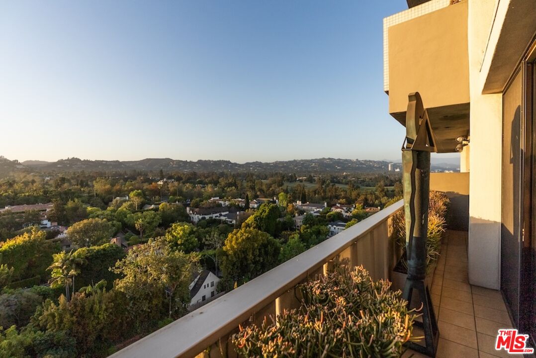 10375 Wilshire Blvd Unit: 11G & 11J