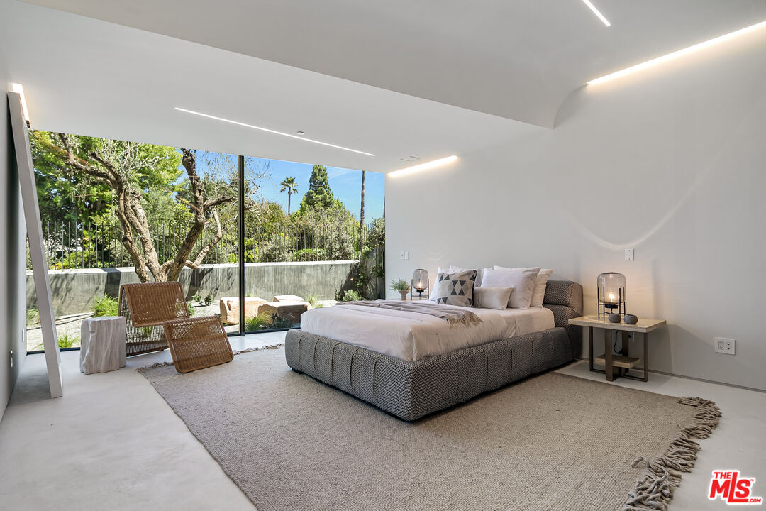 1254 Roberto Ln