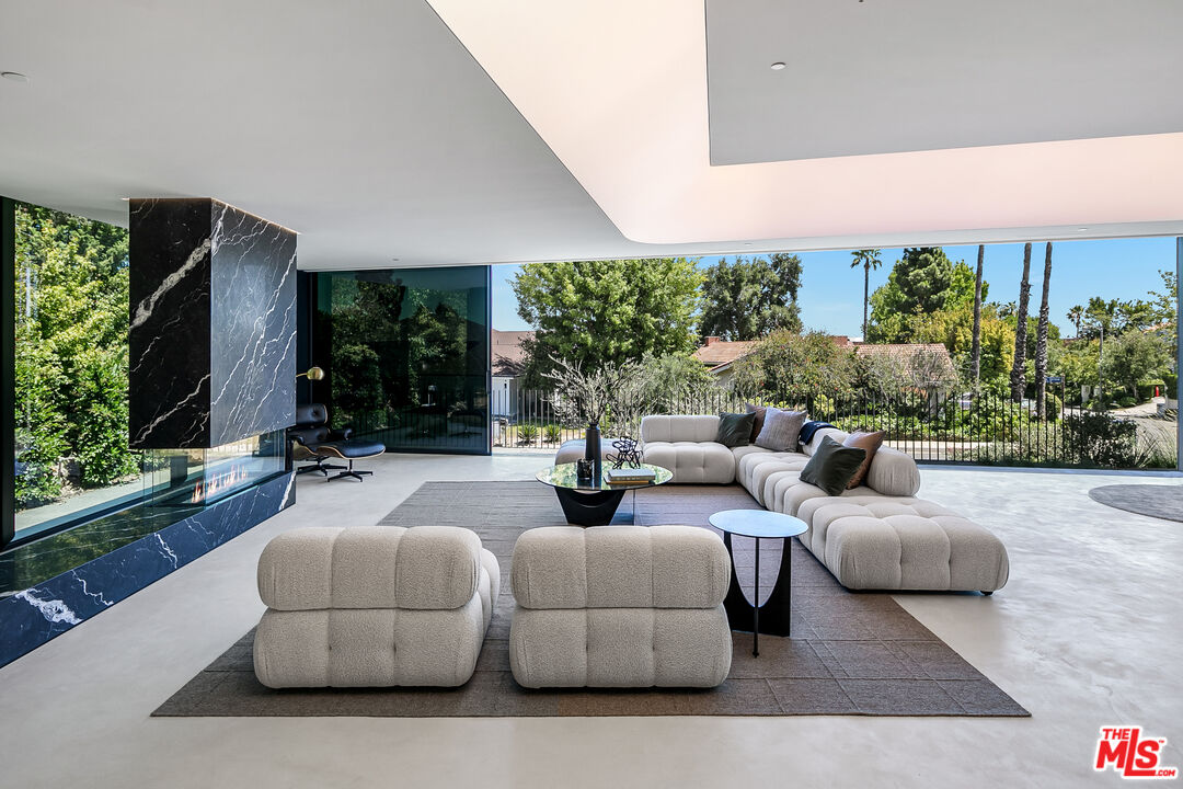 1254 Roberto Ln