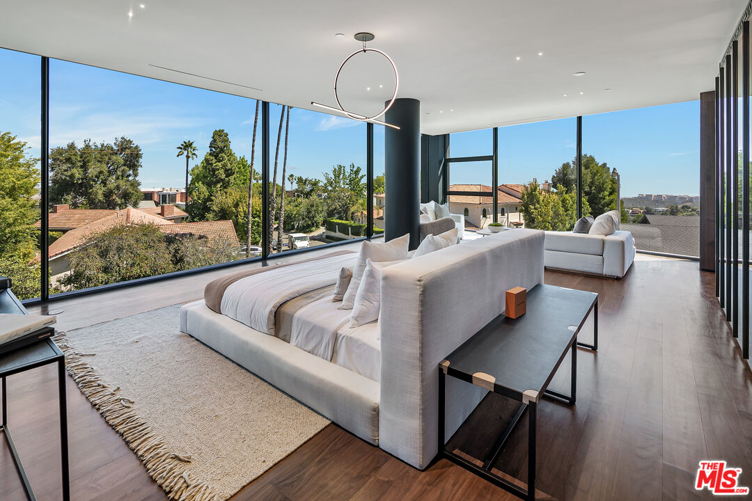 1254 Roberto Ln