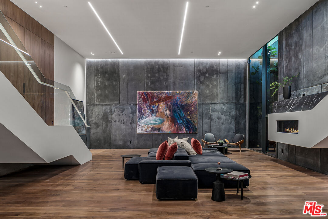 1254 Roberto Ln