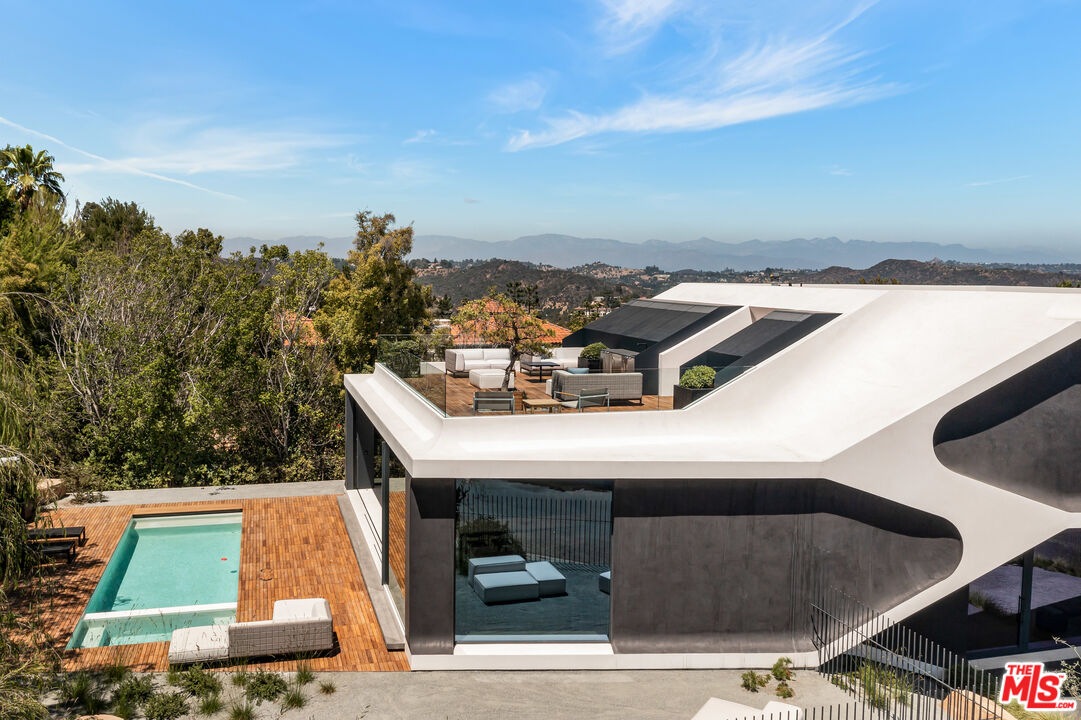1254 Roberto Ln