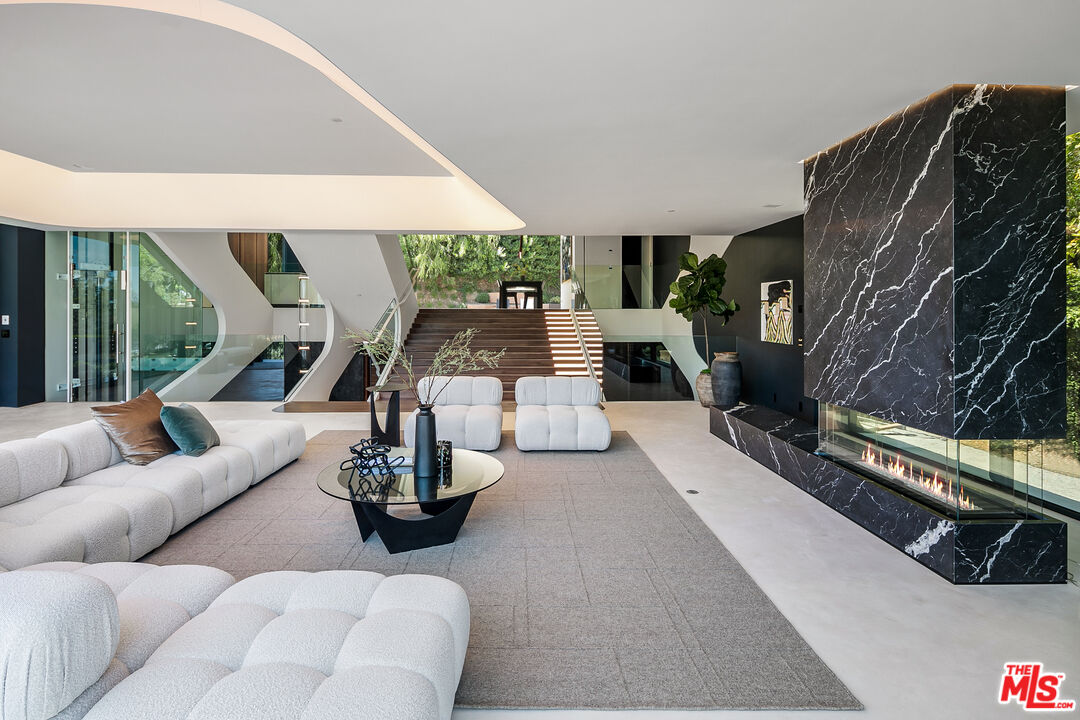 1254 Roberto Ln