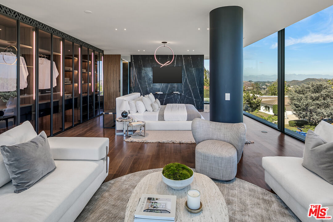 1254 Roberto Ln