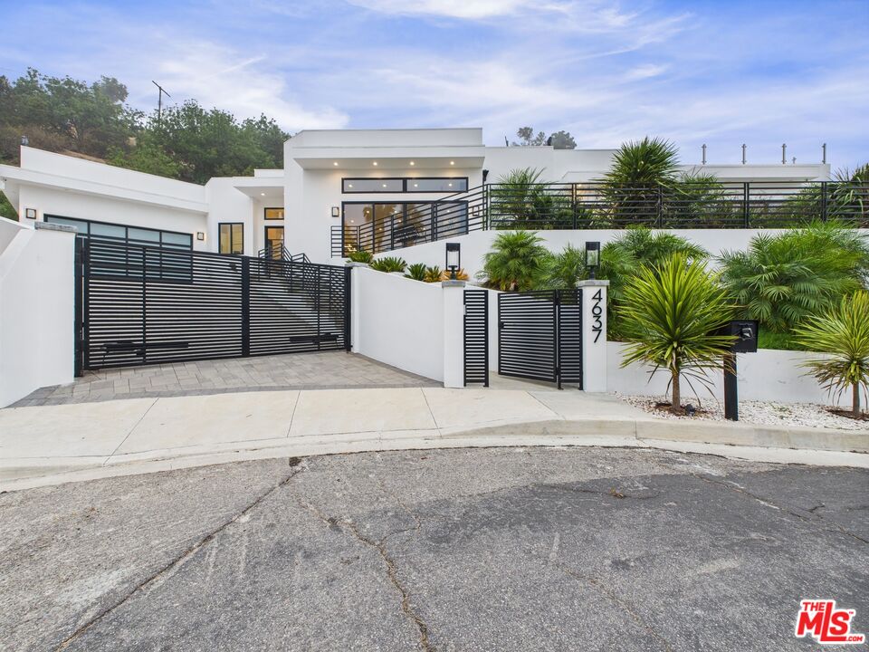 4637 Dunas Ln