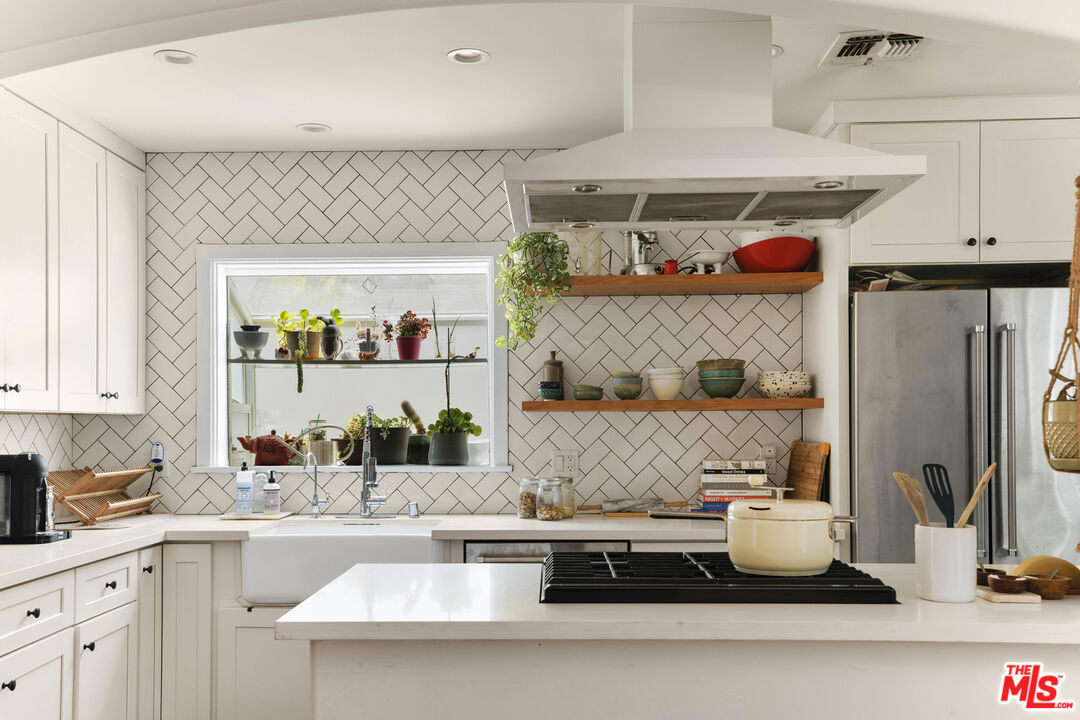 3911 Exposition Blvd