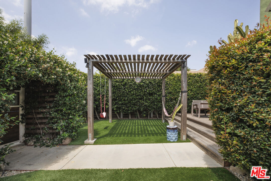 3911 Exposition Blvd