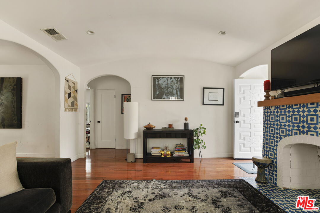 3911 Exposition Blvd