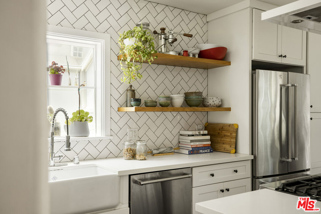 3911 Exposition Blvd