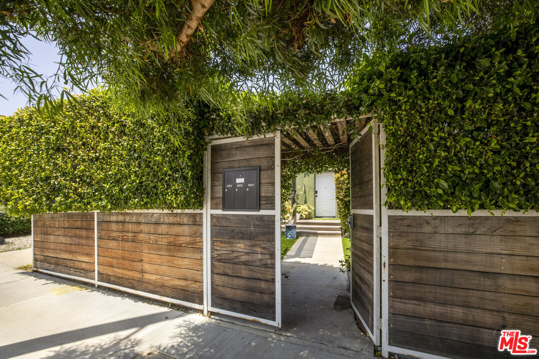 3911 Exposition Blvd