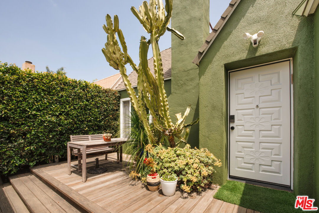 3911 Exposition Blvd