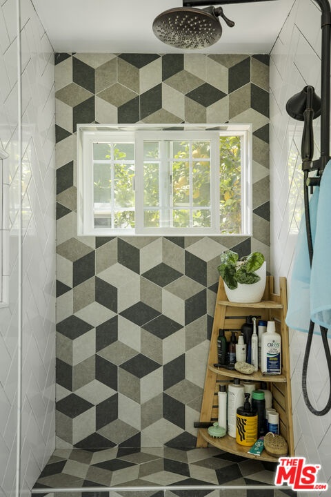 3911 Exposition Blvd