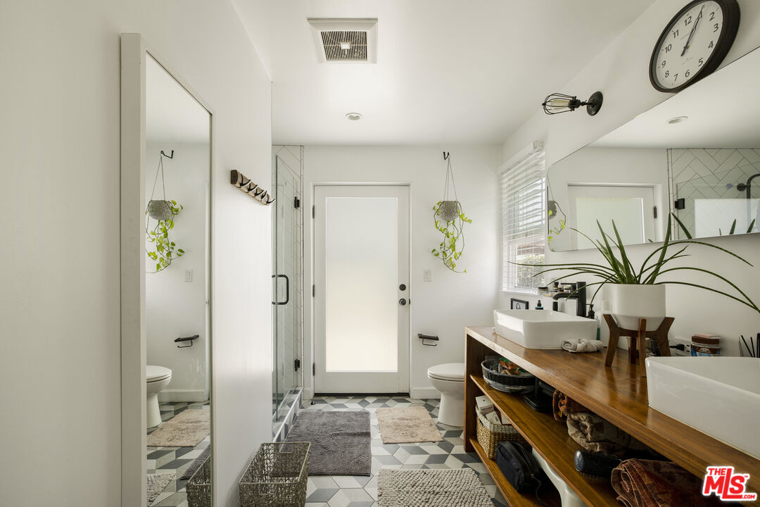 3911 Exposition Blvd