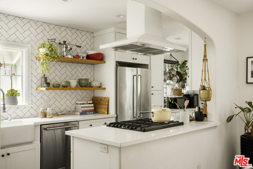 3911 Exposition Blvd