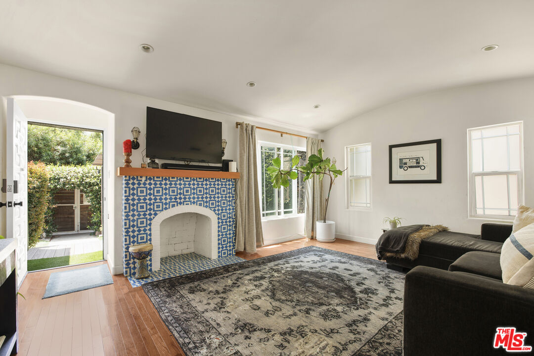 3911 Exposition Blvd