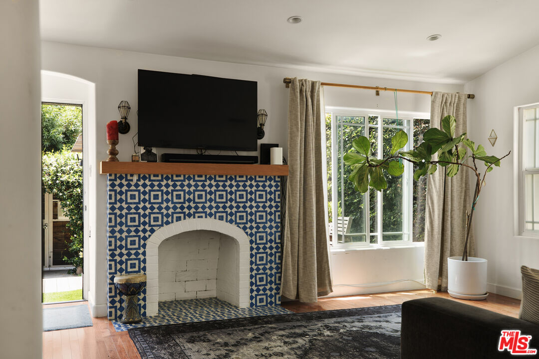 3911 Exposition Blvd