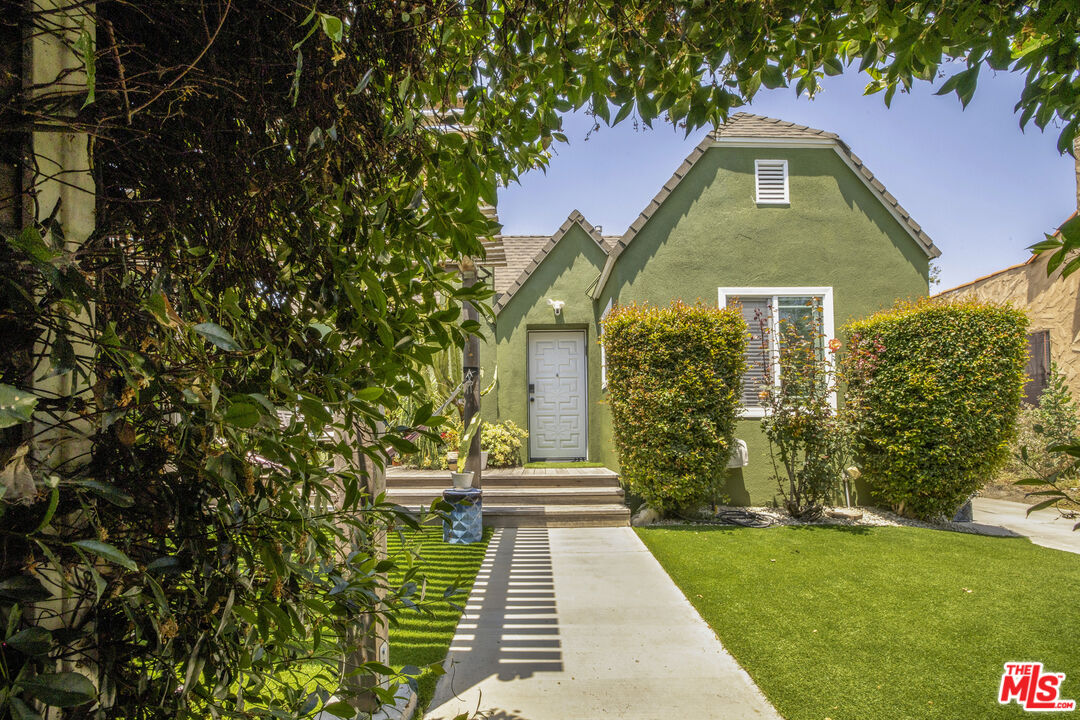 3911 Exposition Blvd