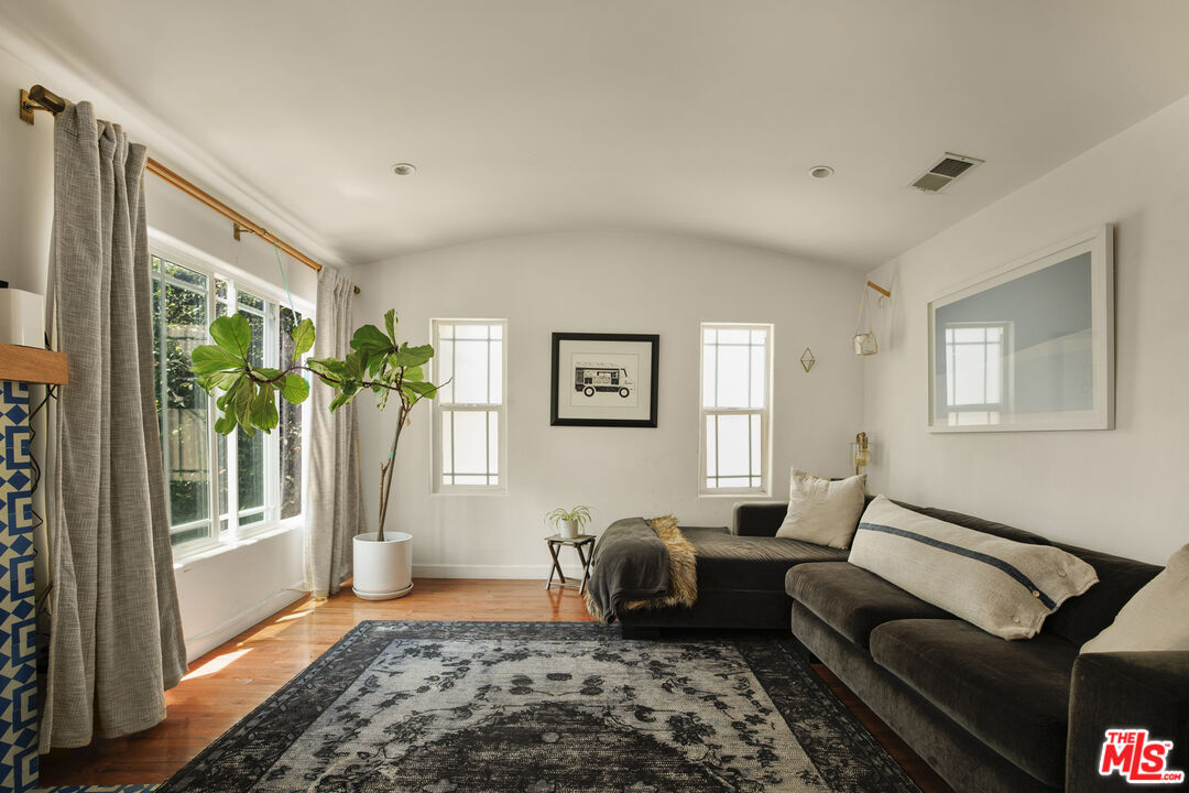 3911 Exposition Blvd