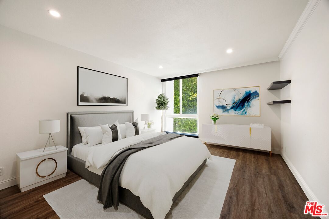 8535 W West Knoll Dr Unit: 208