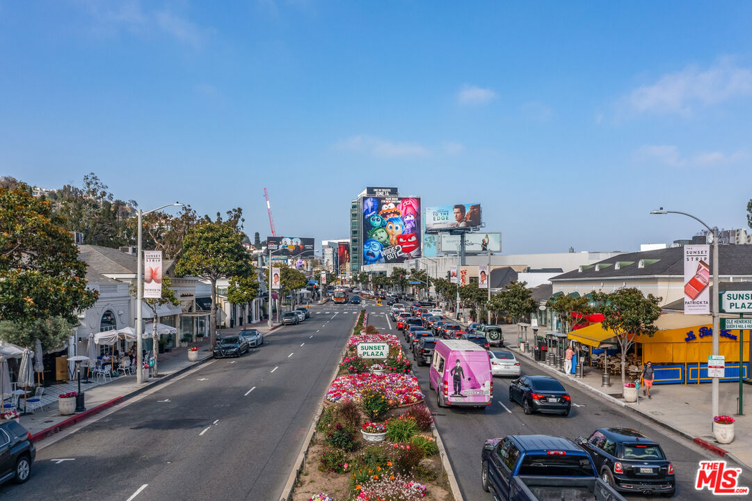 8535 W West Knoll Dr Unit: 208