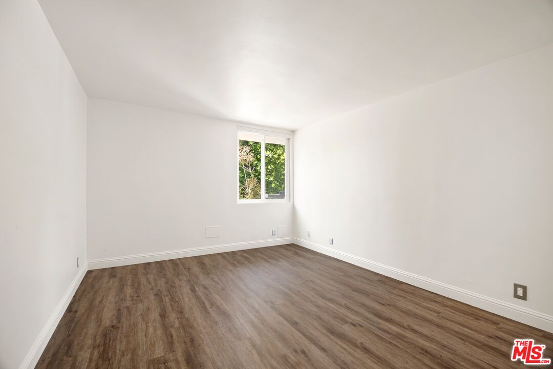 8535 W West Knoll Dr Unit: 208