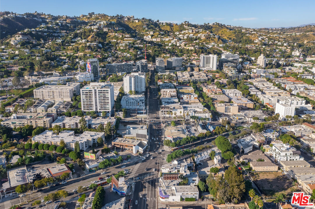 8535 W West Knoll Dr Unit: 208