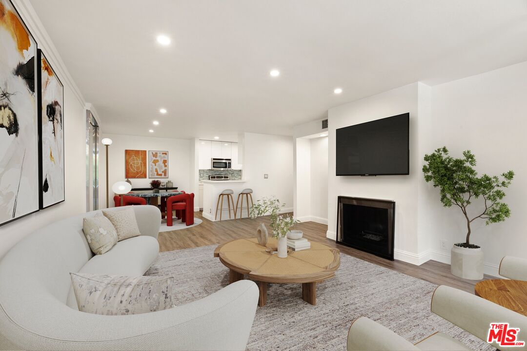 8535 W West Knoll Dr Unit: 208
