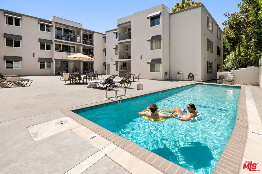 8535 W West Knoll Dr Unit: 208