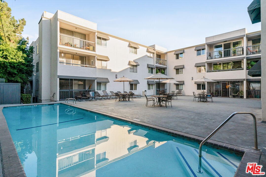 8535 W West Knoll Dr Unit: 208